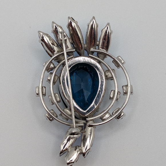 Vintage Mid-Century Blue Rhinestone Brooch | Aurora Borealis & Sapphire Glass - Picture 3 of 4